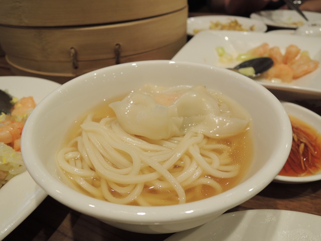 台北夕食8　エビワンタンメン