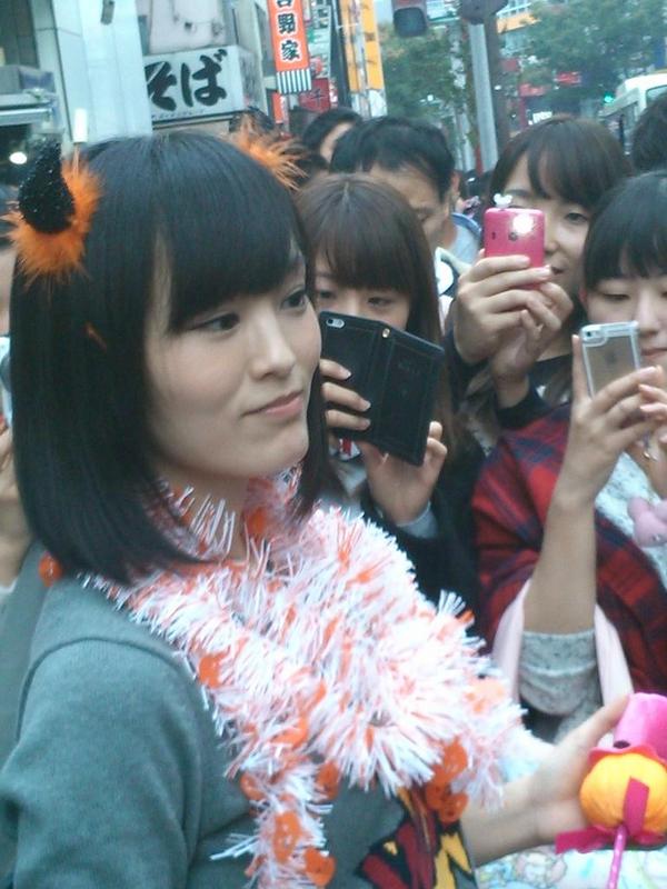 写真集の企画で渋谷でファンに撮影された山本彩