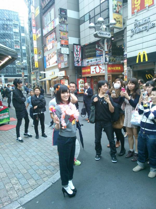 写真集の企画で渋谷でファンに撮影された山本彩