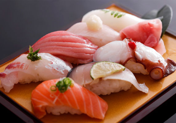 バカ「寿司は日本の伝統！伝統を守れ！」