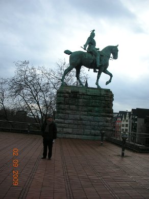 ホーエンツォレルン橋のたもとの銅像