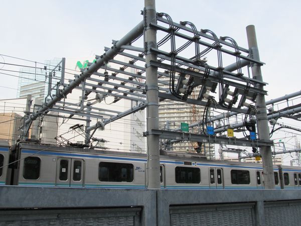 大崎駅ホーム入口にある電力供給の切り替えスイッチ